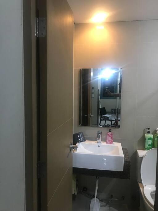 Lovely 2 Bed Room Condo Infront Of Naia Terminal 3 มะนิลา ภายนอก รูปภาพ