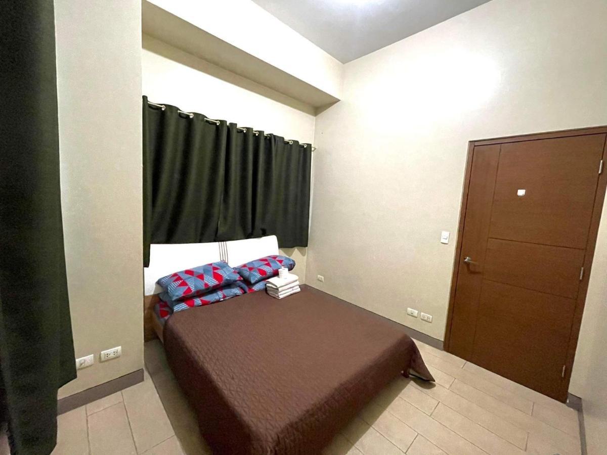 Lovely 2 Bed Room Condo Infront Of Naia Terminal 3 มะนิลา ภายนอก รูปภาพ